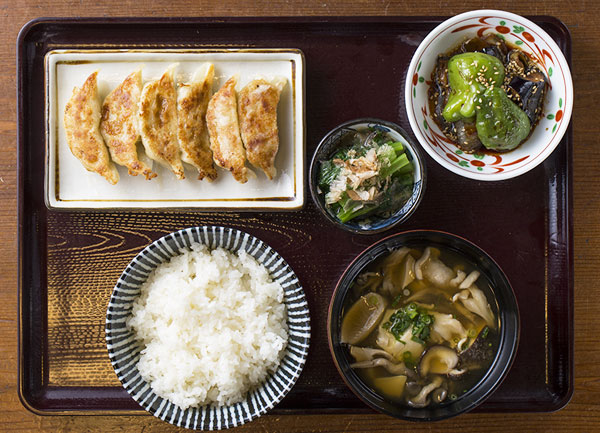 村の餃子定食