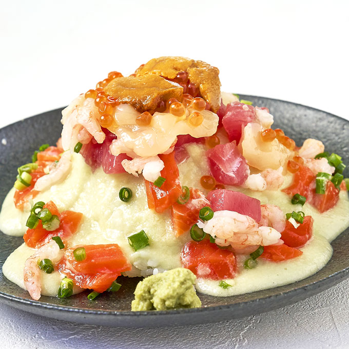 駿河湾桜えびのかき揚げと
村の春野菜の春色オムライス